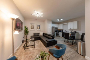 Minutes to Broadway-2 KING beds and optional garage parking